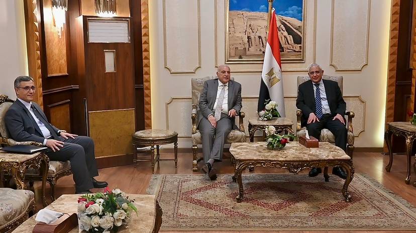 السيد عطاف يحلّ بالقاهرة
