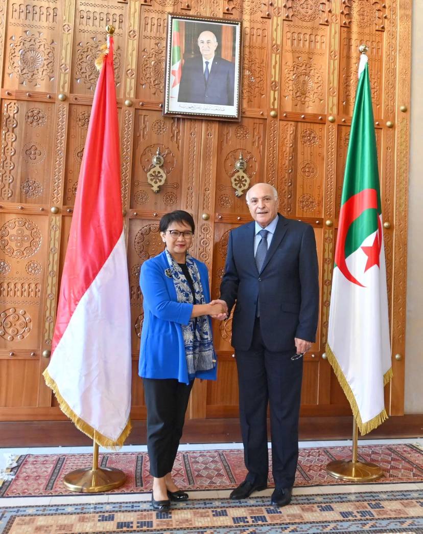 Mr Attaf Ahmed receives his Indonesian counterpart, Retno Marsudi